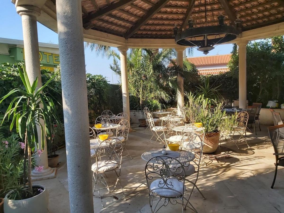 Rooms And Apartments Palma B&B 메덜린 외부 사진