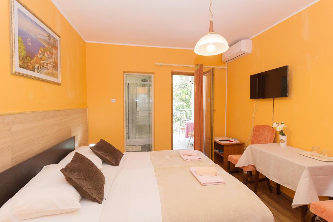 Rooms And Apartments Palma B&B 메덜린 외부 사진