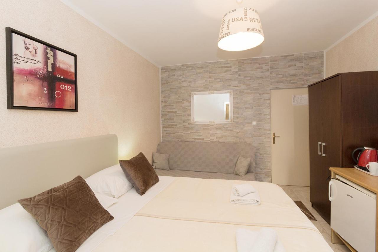 Rooms And Apartments Palma B&B 메덜린 외부 사진
