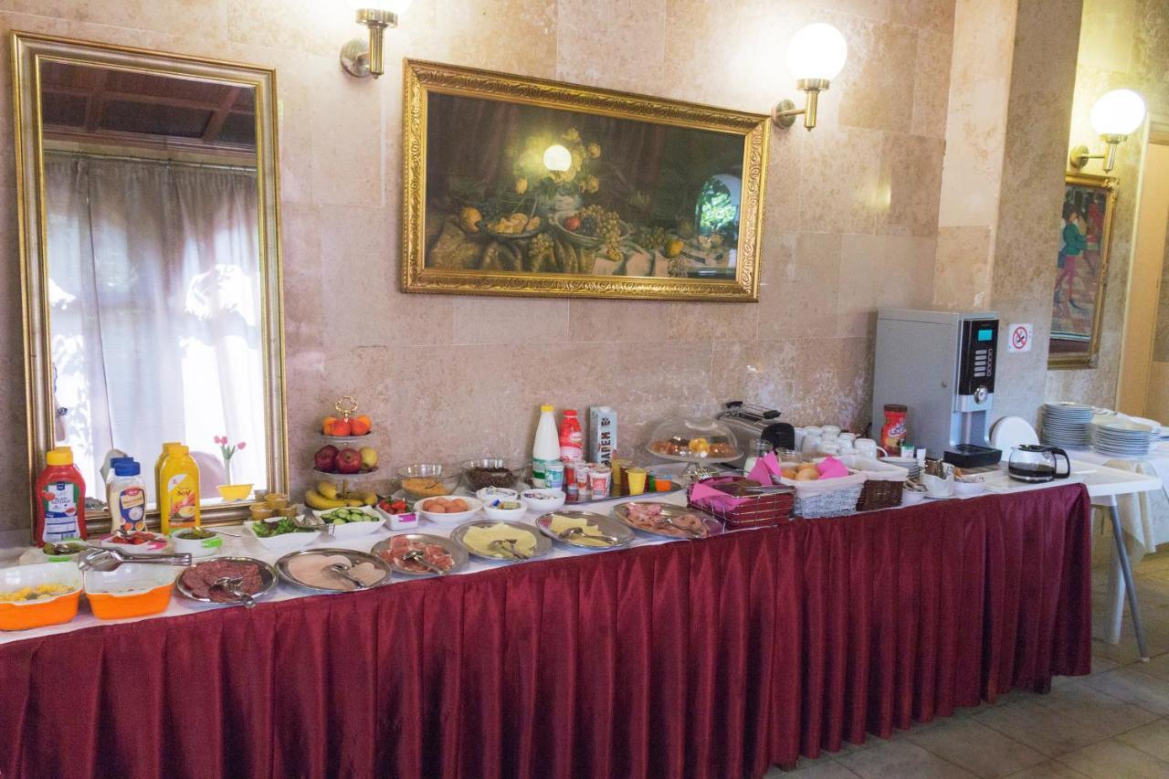 Rooms And Apartments Palma B&B 메덜린 외부 사진