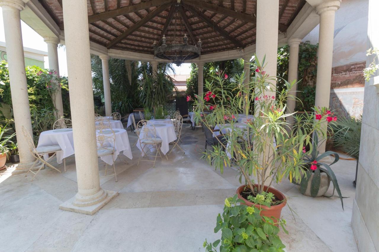 Rooms And Apartments Palma B&B 메덜린 외부 사진
