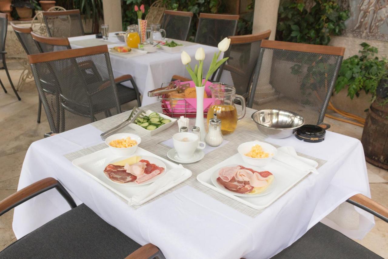 Rooms And Apartments Palma B&B 메덜린 외부 사진