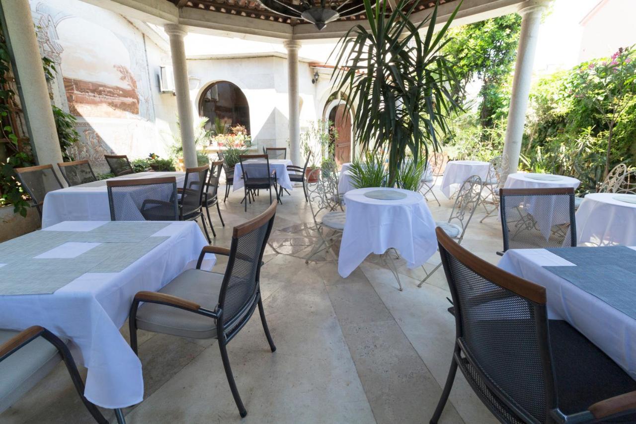 Rooms And Apartments Palma B&B 메덜린 외부 사진