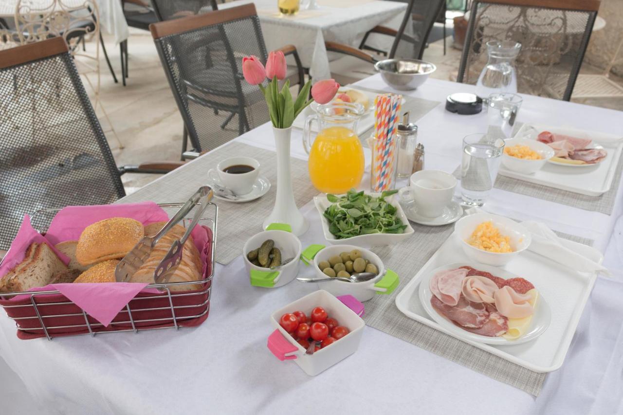 Rooms And Apartments Palma B&B 메덜린 외부 사진