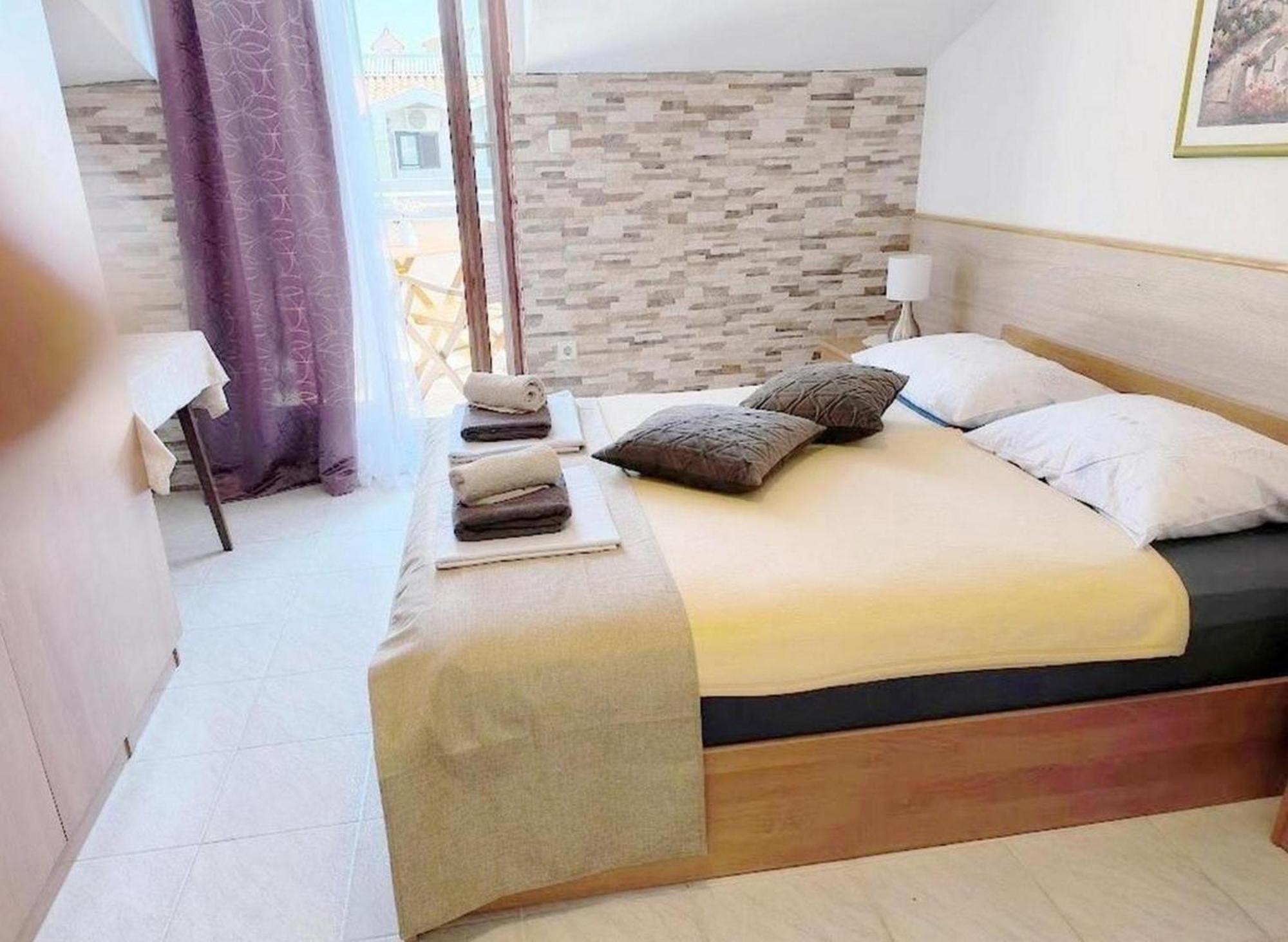 Rooms And Apartments Palma B&B 메덜린 외부 사진