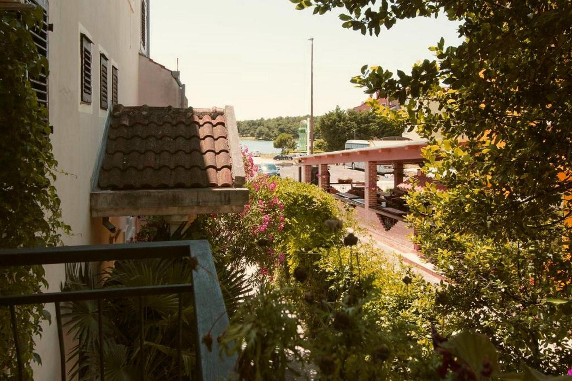 Rooms And Apartments Palma B&B 메덜린 외부 사진