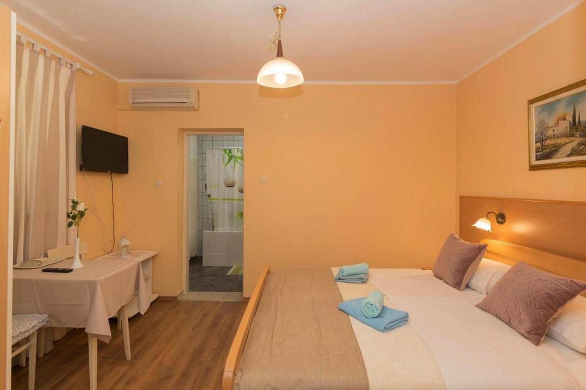 Rooms And Apartments Palma B&B 메덜린 외부 사진
